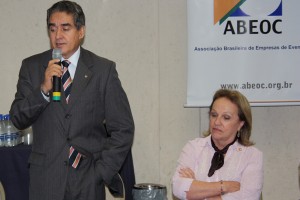 Sebastião Luiz de Mello, presidente do CFA, e Anita Pires, presidente da ABEOC (02 maio 2011)
